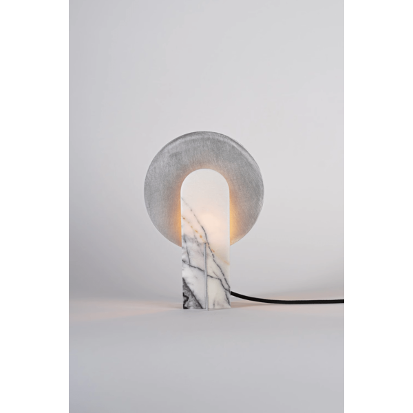 Настольная лампа Arch Marble — цвет белый, из материала нержавіюча сталь, мармур, стиль модерн