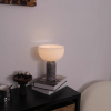 Настільна лампа Arno Sphere Marble — колір чорний і білий, з матеріалу мармур, метал, стиль модерн