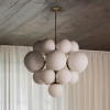 Люстра Aurelia Alabaster Cluster — люстри дизайнерські, колір латунь і білий, з матеріалу  латунь, алебастр, стиль сучасний