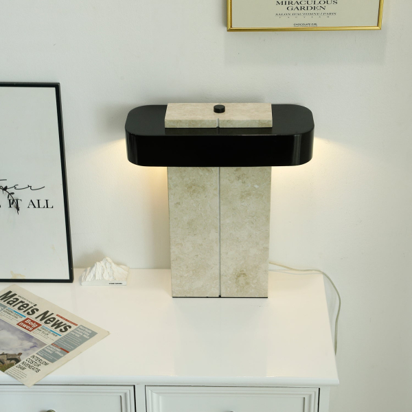 Настільна лампа Bastion Marble — колір бежевий і чорний, з матеріалу метал, мармур, стиль модерн