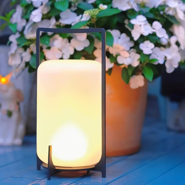 Настольная лампа Black Twilight Lantern — цвет черный і белый, из материала нержавіюча сталь, пластик, стиль модерн