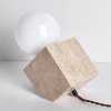 Настольная лампа Cube Stone — цвет желтый, из материала жовтий травертин, скло, стиль модерн