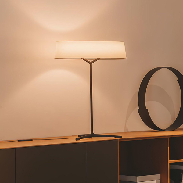 Настільна лампа Dama — колір чорний і білий, з матеріалу метал, тканина, стиль модерн
