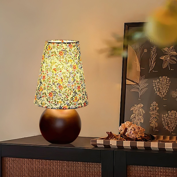 Настольная лампа Elara Floral Glow — цвет коричневый, из материала дерево, тканина, стиль модерн