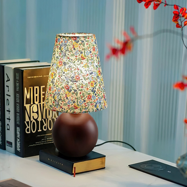 Настольная лампа Elara Floral Glow — цвет коричневый, из материала дерево, тканина, стиль модерн