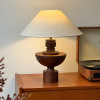 Настільна лампа Helios Vase — колір горіха і чорний, з матеріалу метал, дерево, стиль модерн