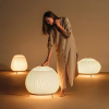 Настільна лампа Lantern Knit — колір білий, з матеріалу вуглецева сталь, тканина, стиль модерн