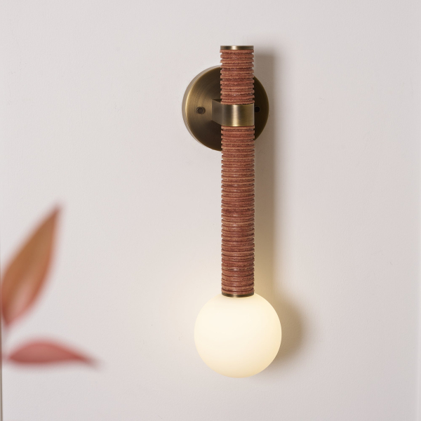 Настінний світильник Lestro — колір латунь і коричневий, з матеріалу метал,  шкіра, стиль модерн
