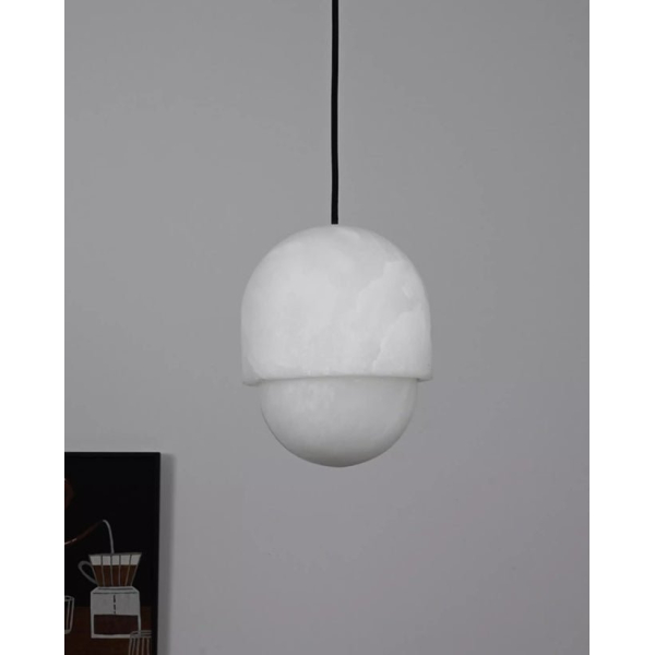 Підвісний світильник Lunar Dome Alabaster — колір білий, з матеріалу метал, алебастр, стиль модерн