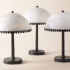 Настільна лампа Lunarra Dome Alabaster — колір чорний і білий, з матеріалу метал, алебастр, стиль модерн