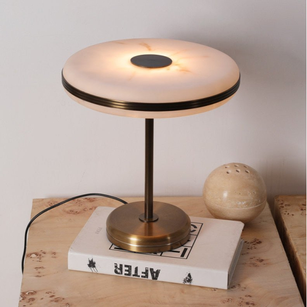 Настольная лампа Nova Marlo — цвет белый, из материала  метал, стиль модерн