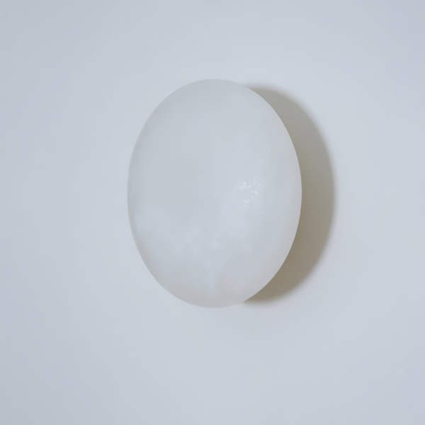 Настенный светильник Pebble Alabaster — бра, цвет белый, из материала алебастр, стиль модерн