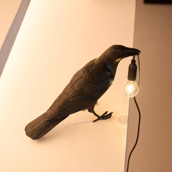 Настільна лампа Raven Resin — колір чорний і білий, з матеріалу метал, смола, стиль модерн