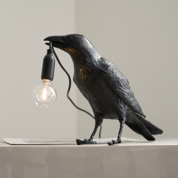 Настільна лампа Raven Resin — колір чорний і білий, з матеріалу метал, смола, стиль модерн