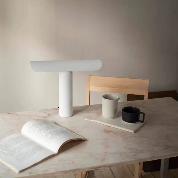 Настільна лампа T-Table — колір білий і чорний, з матеріалу залізо, метал, стиль модерн