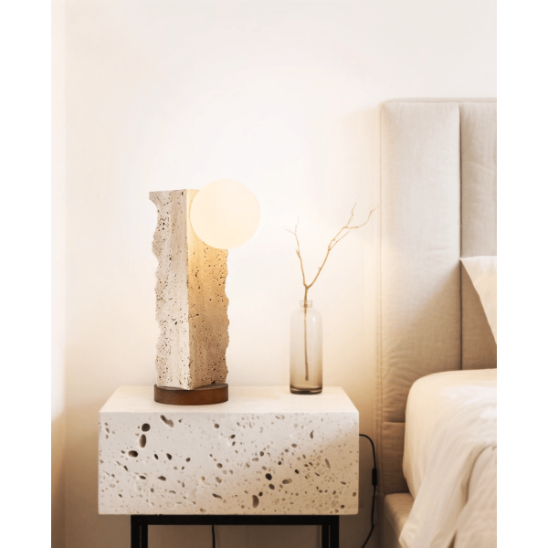 Настільна лампа Terra Travertine Orb — колір жовтий і колір горіха, з матеріалу метал, жовтий травертин, стиль модерн