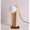 Настільна лампа Terra Travertine Orb — колір жовтий і колір горіха, з матеріалу метал, жовтий травертин, стиль модерн