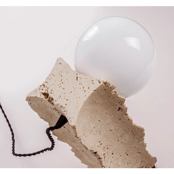 Настільна лампа Terra Travertine Orb — колір жовтий і колір горіха, з матеріалу метал, жовтий травертин, стиль модерн