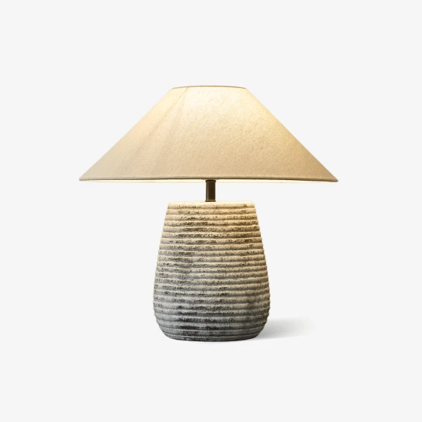 Настільна лампа Callisto Ribbed Ceramic — колір сірий і бежевий, з матеріалу метал, тканина, стиль модерн
