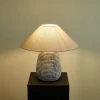 Настільна лампа Callisto Ribbed Ceramic — колір сірий і бежевий, з матеріалу метал, тканина, стиль модерн