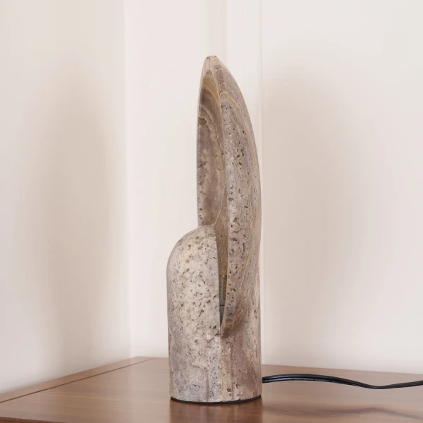 Настольная лампа Eclipse Stone — цвет коричневый, из материала травертин, метал, стиль модерн