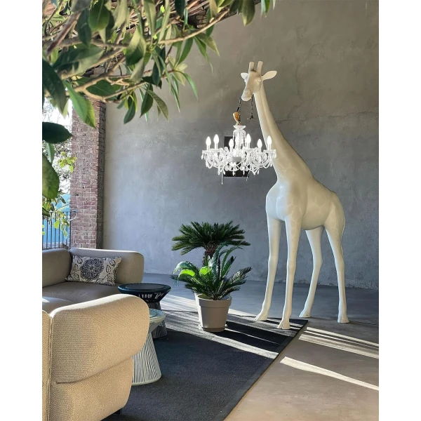 Напольный светильник Скульптура Жираф — торшер, цвет белый і хром, из материала метал, склопластик, стиль современный
