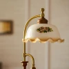 Настольная лампа Heritage Bloom — цвет золото і цвет ореха, из материала метал, дерево, стиль модерн