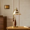 Настольная лампа Heritage Bloom — цвет золото і цвет ореха, из материала метал, дерево, стиль модерн