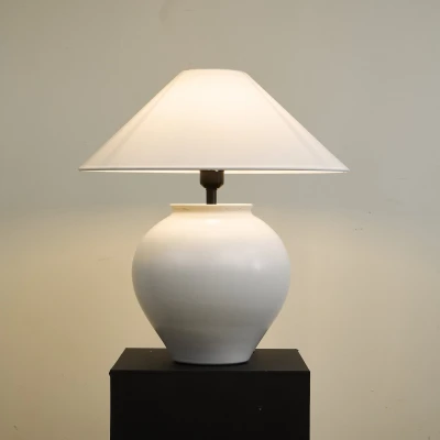 Настільна керамічна лампа Luma