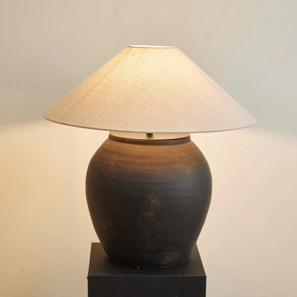 Настільна лампа Noira Terracotta — колір чорний і білий, з матеріалу метал, тканина, стиль модерн