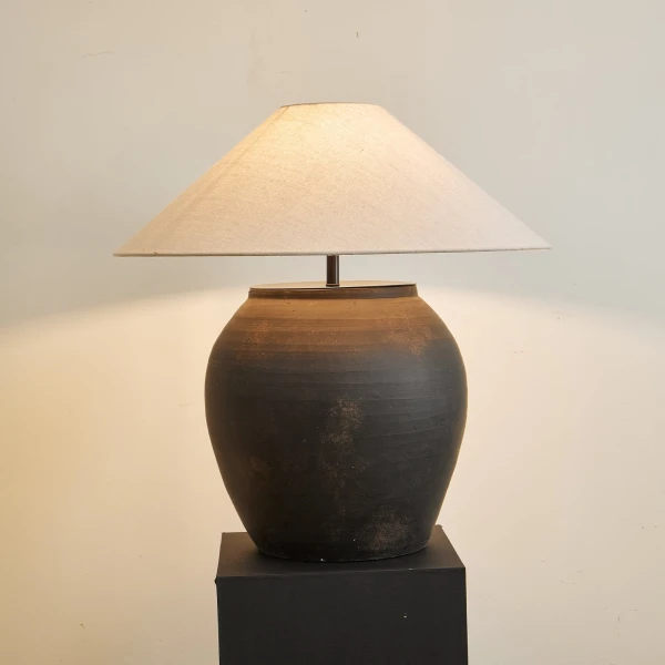 Настільна лампа Noira Terracotta — колір чорний і білий, з матеріалу метал, тканина, стиль модерн