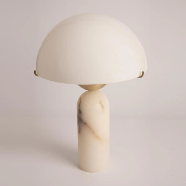 Настільна лампа Peono Alabaster — колір золото і білий, з матеріалу метал, скло, стиль модерн