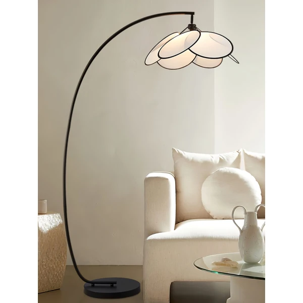 Торшер Rattan Bloom Arc — цвет черный, из материала метал, ротанг, стиль современный