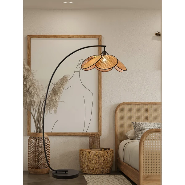 Торшер Rattan Bloom Arc — цвет черный, из материала метал, ротанг, стиль современный