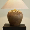 Настольная лампа Stoneveil — из материала  метал, тканина, стиль модерн
