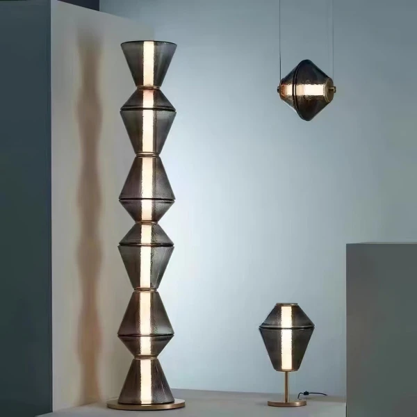 Настільна лампа Totem — колір прозорий і сірий, з матеріалу скло, метал, стиль модерн