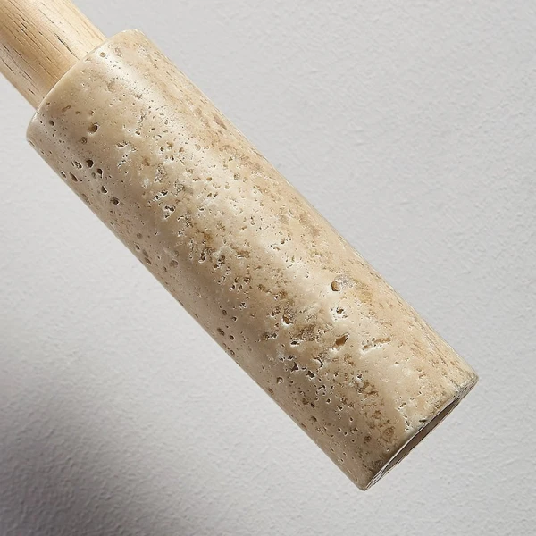 Підвісний світильник Travertine Stick — колір жовтий і колір дерева, з матеріалу  жовтий травертин, дерево, стиль модерн