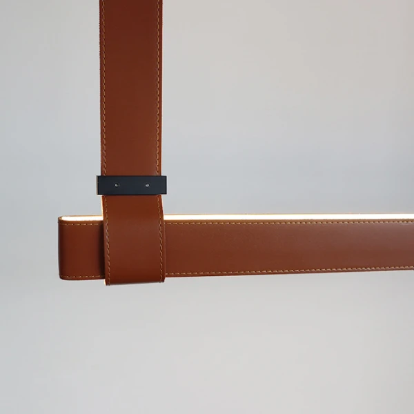Линейный светильник BELT — подвесной светильник, цвет коричневый, из материала кожа, стиль минимализм